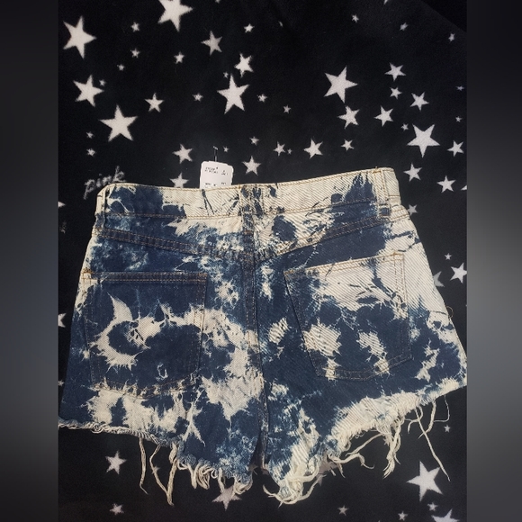 Shorts - Picture 2 of 4